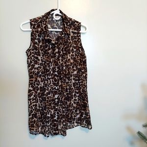 Madison animal print top V-neck Size Medium